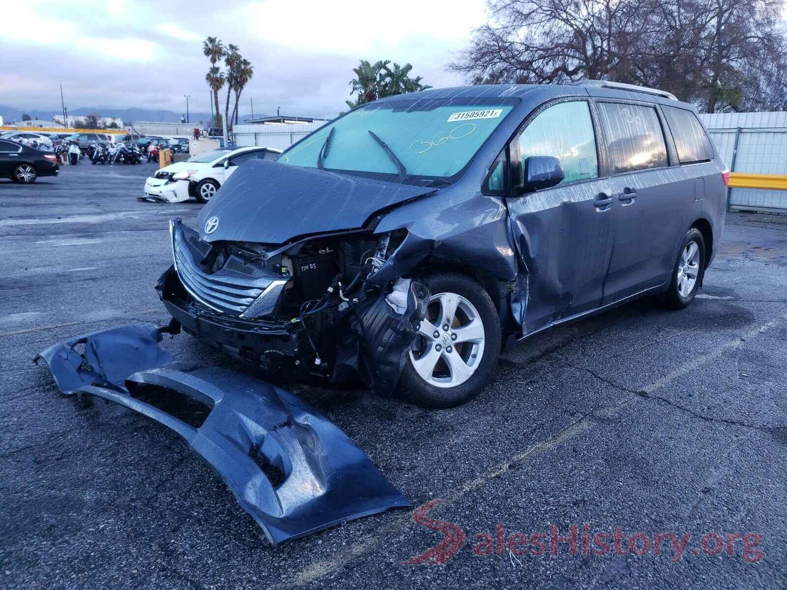 5TDKZ3DC8HS783579 2017 TOYOTA SIENNA