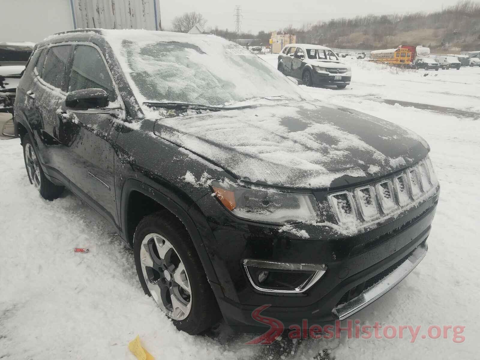 3C4NJDCB1JT333643 2018 JEEP COMPASS