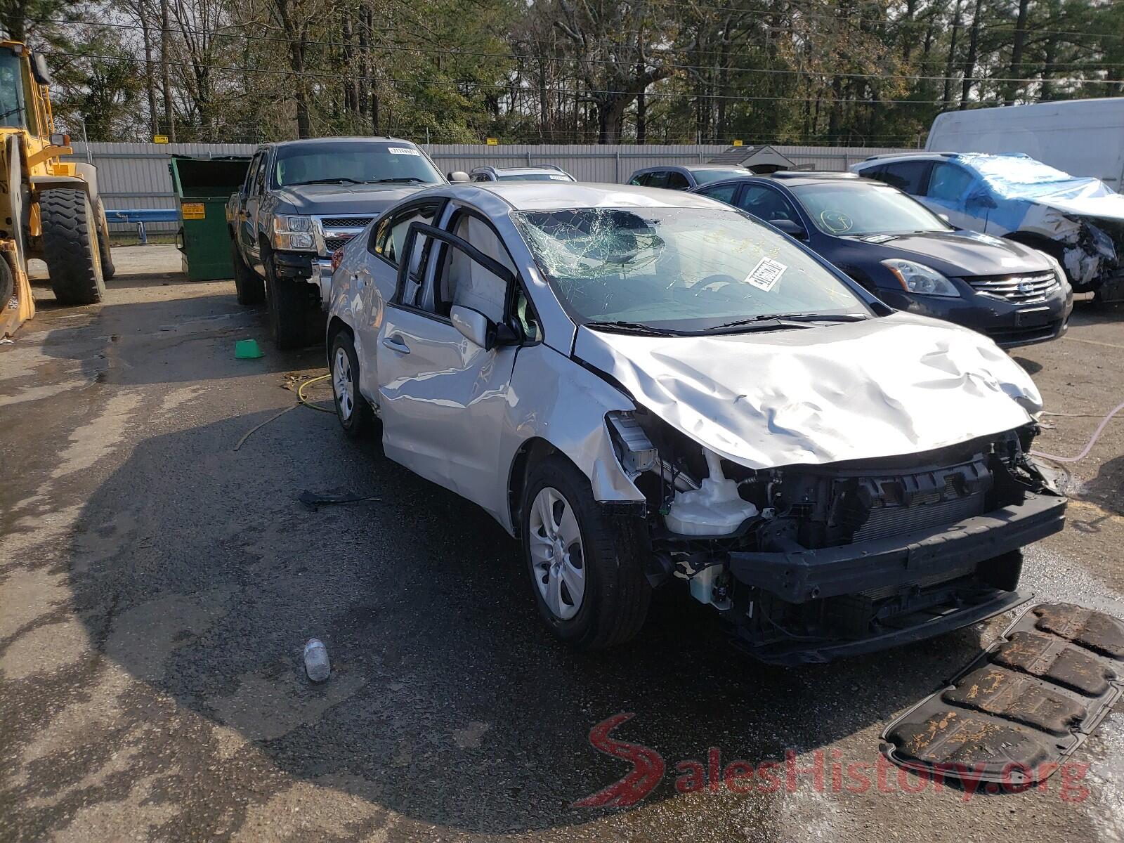 3KPFL4A72JE175735 2018 KIA FORTE