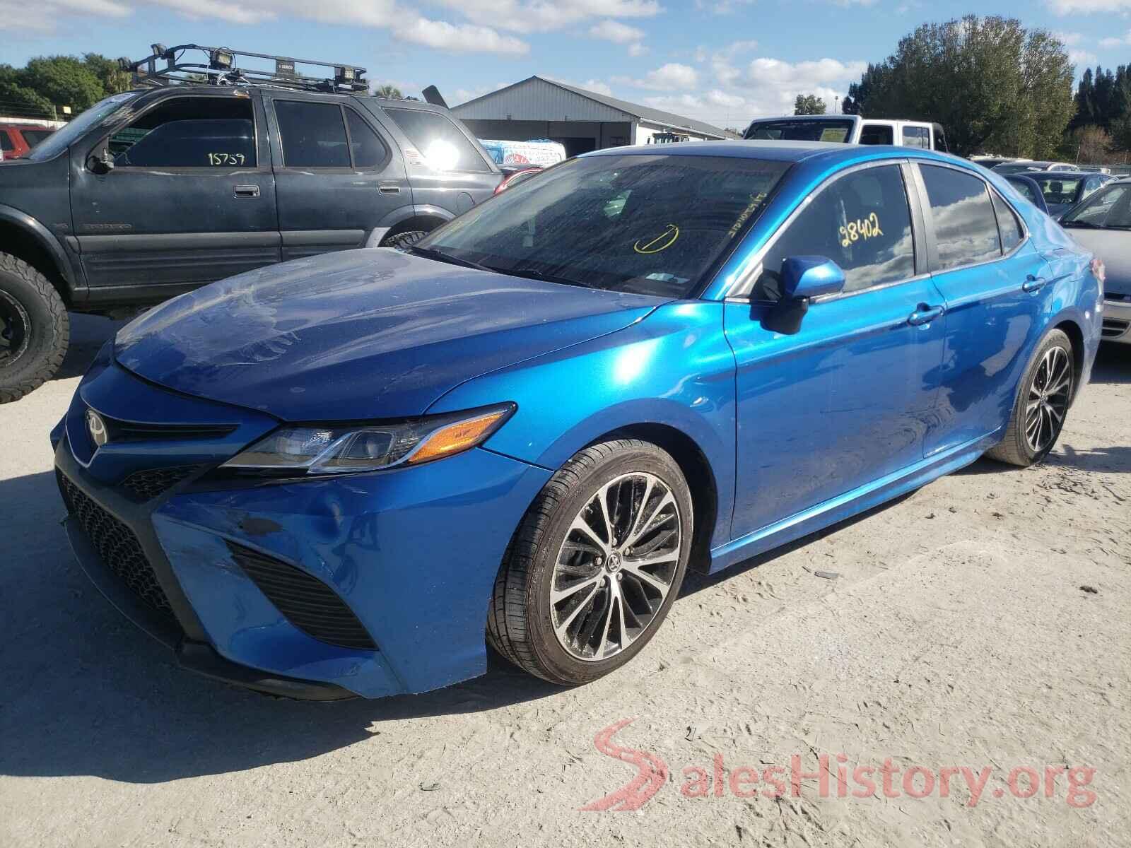 4T1B11HKXJU009716 2018 TOYOTA CAMRY