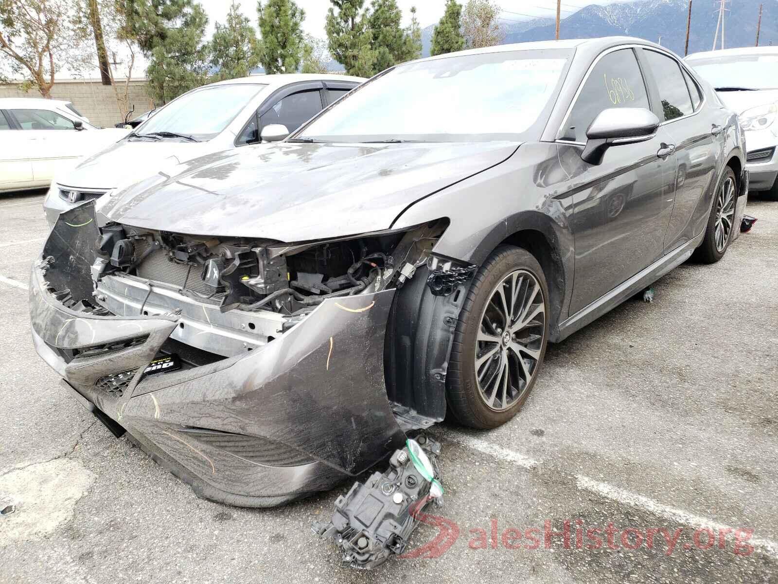 4T1B11HK9JU040049 2018 TOYOTA CAMRY