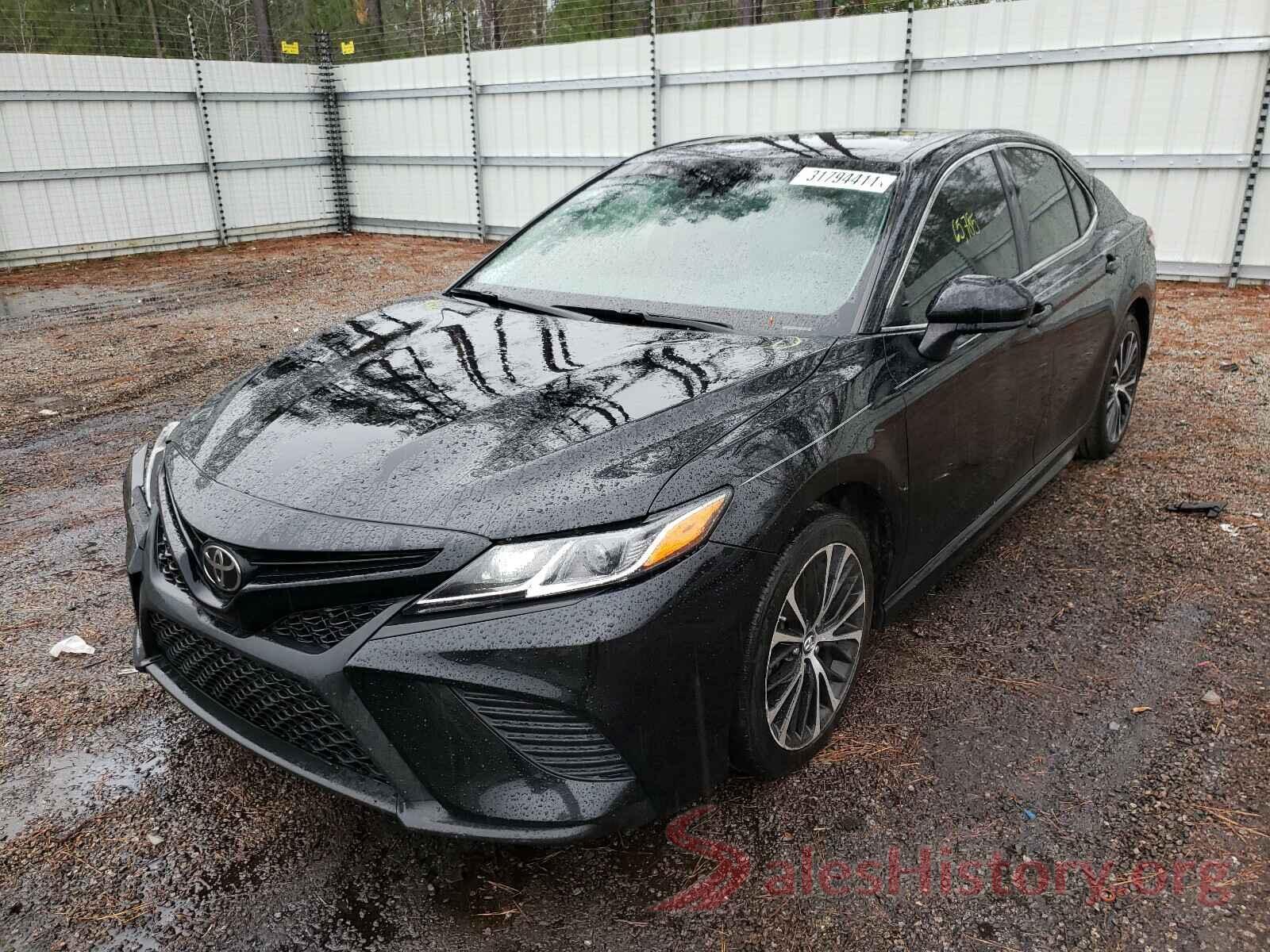 4T1B11HK4JU518569 2018 TOYOTA CAMRY