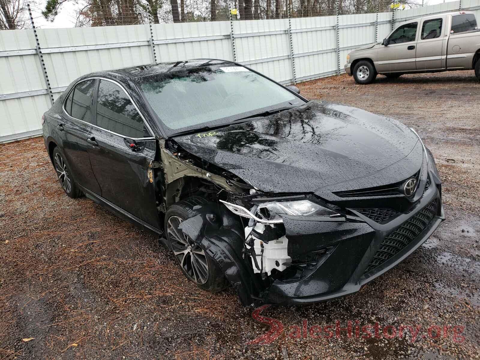 4T1B11HK4JU518569 2018 TOYOTA CAMRY