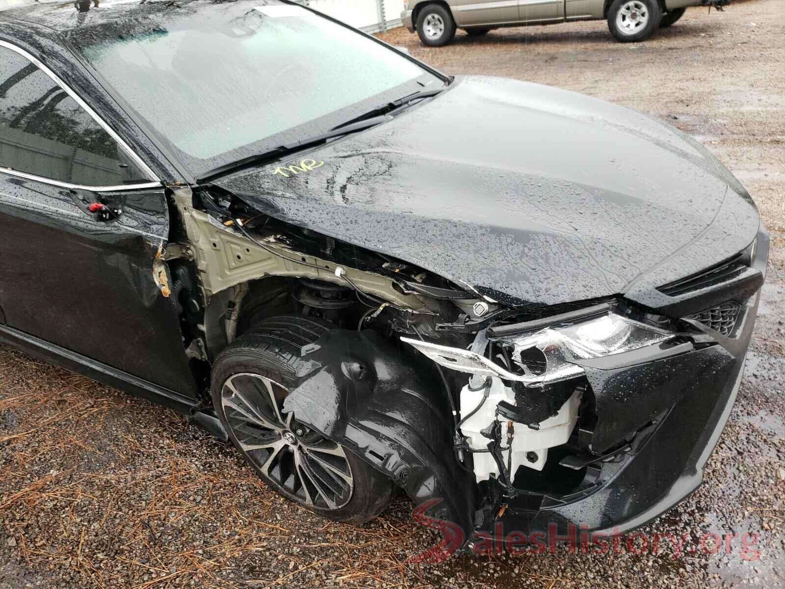 4T1B11HK4JU518569 2018 TOYOTA CAMRY