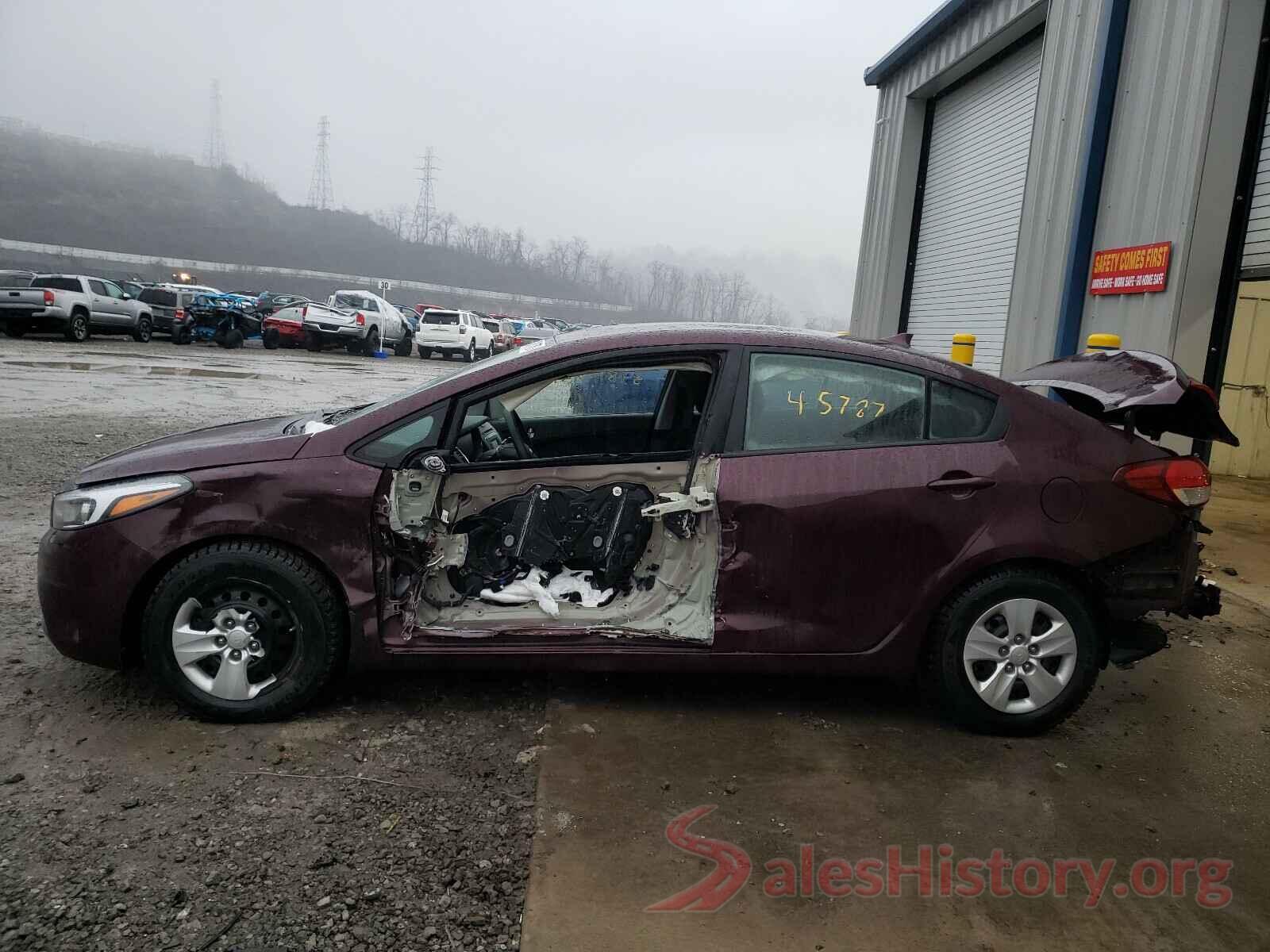 3KPFK4A77JE217240 2018 KIA FORTE