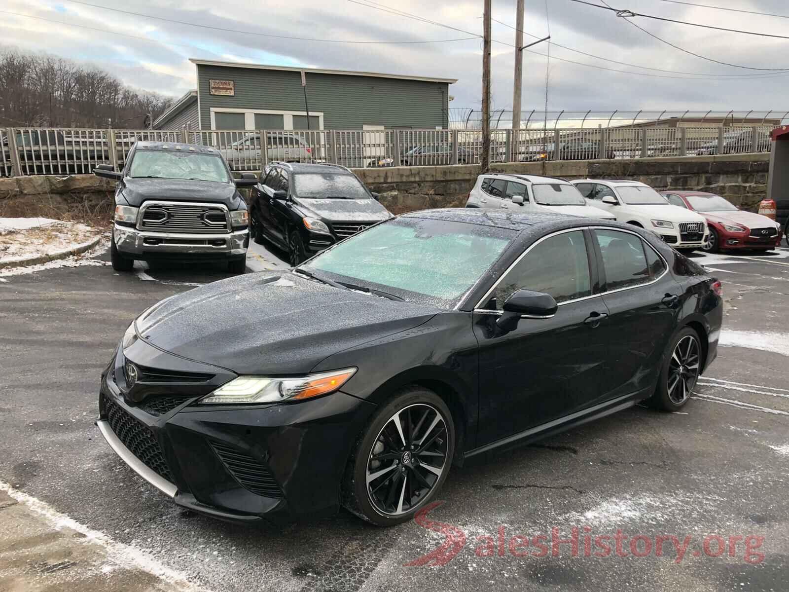 4T1B61HK1JU018094 2018 TOYOTA CAMRY