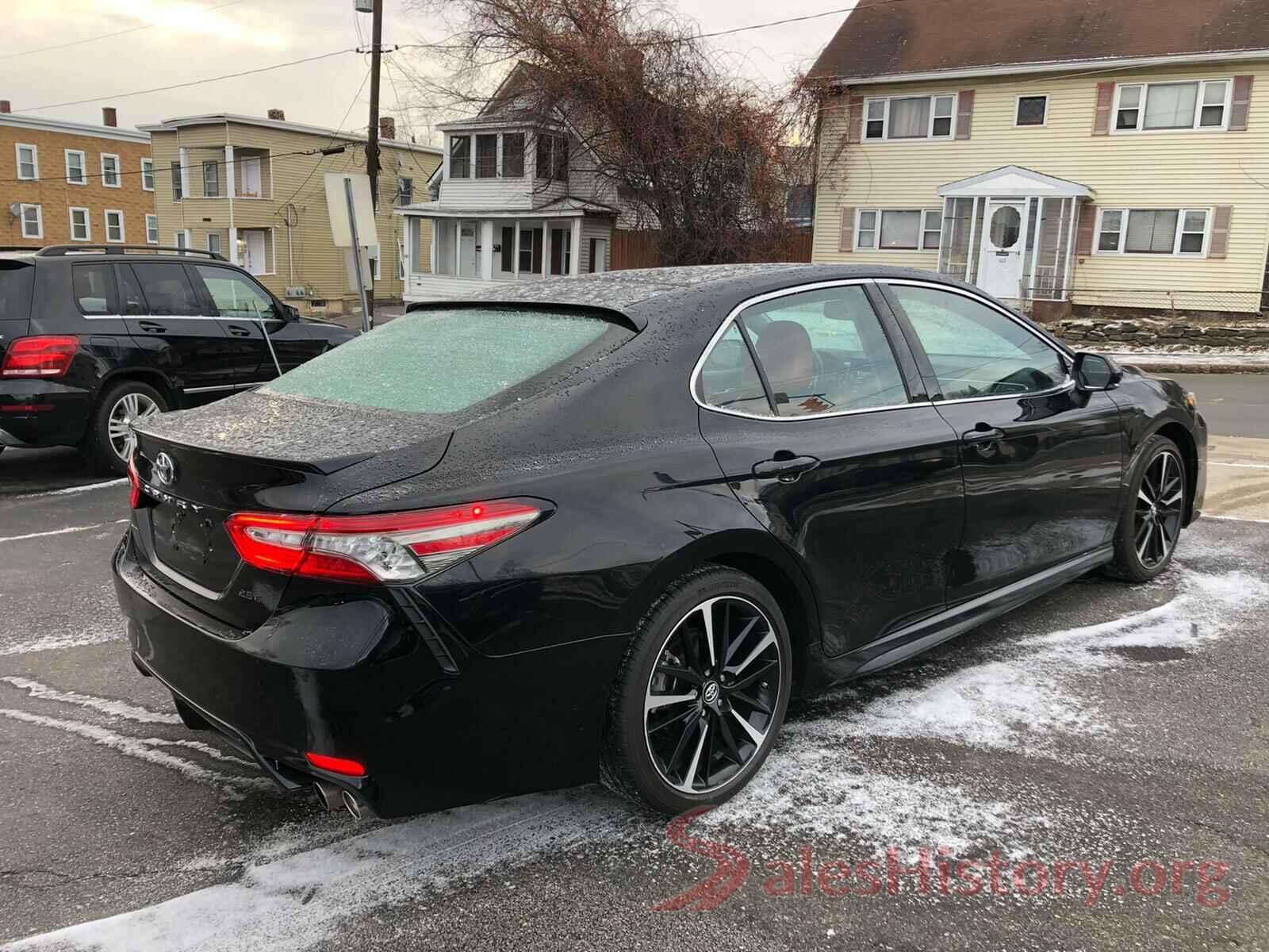 4T1B61HK1JU018094 2018 TOYOTA CAMRY