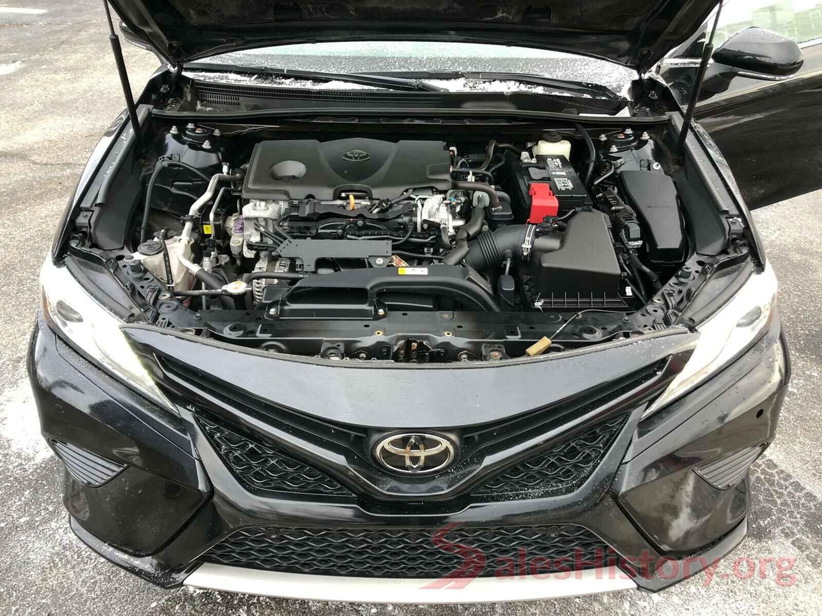 4T1B61HK1JU018094 2018 TOYOTA CAMRY