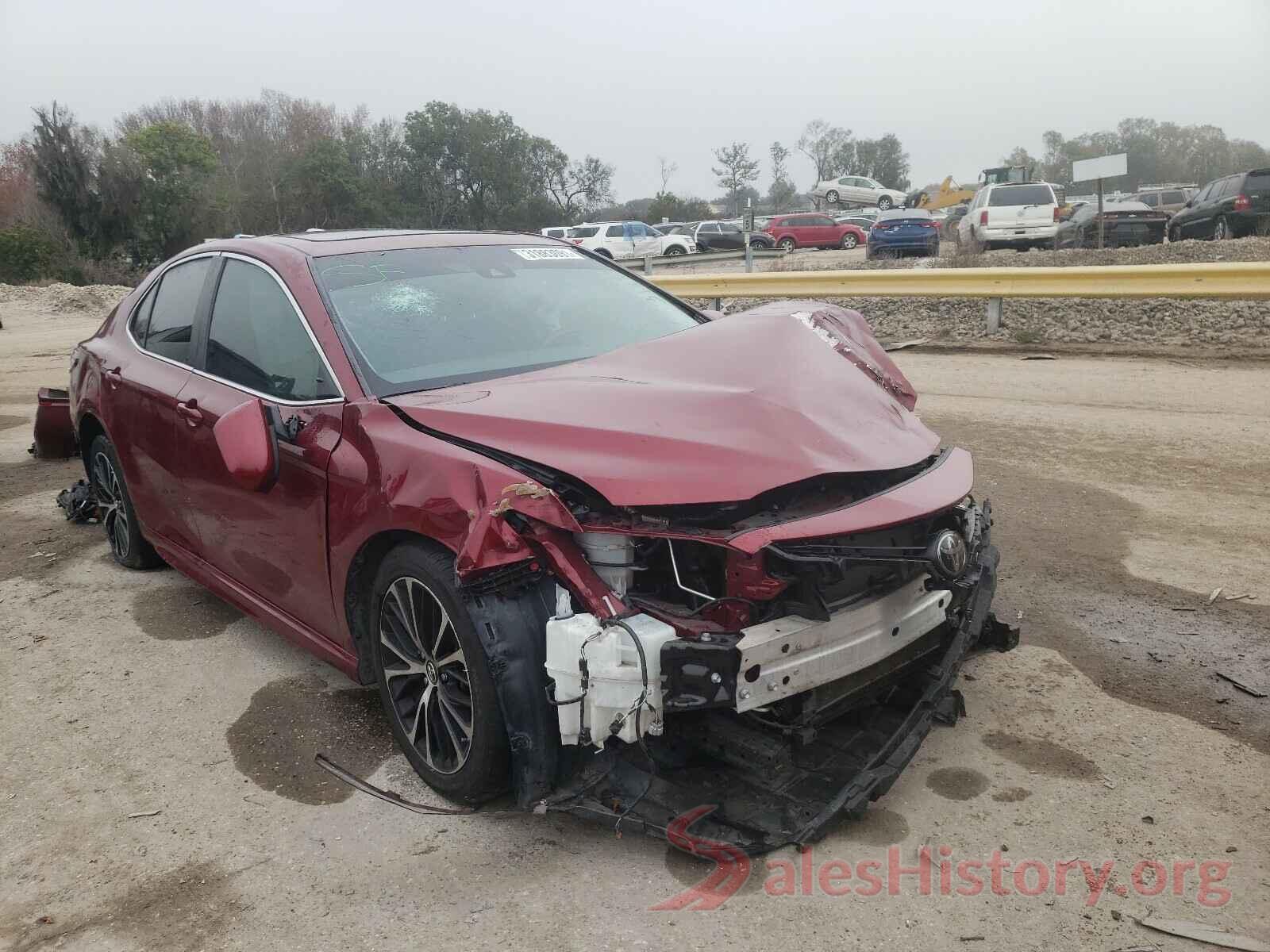 4T1B11HK1JU605569 2018 TOYOTA CAMRY