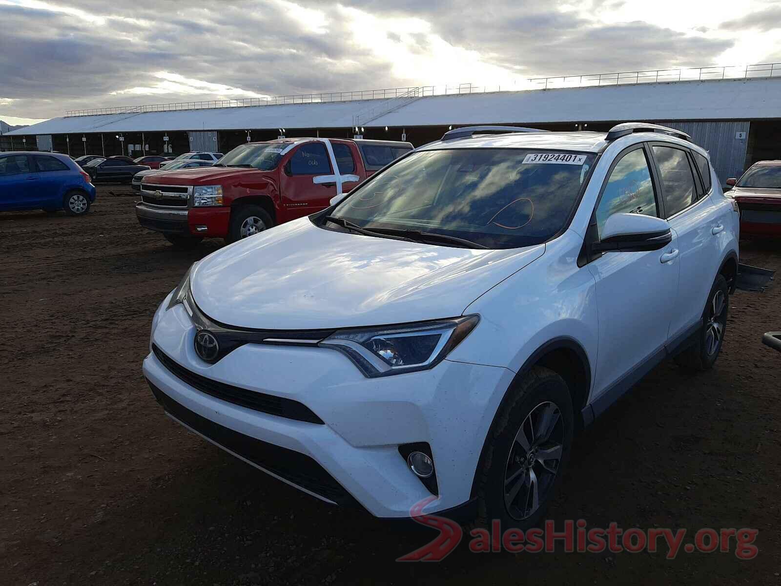 2T3RFREV2HW587338 2017 TOYOTA RAV4