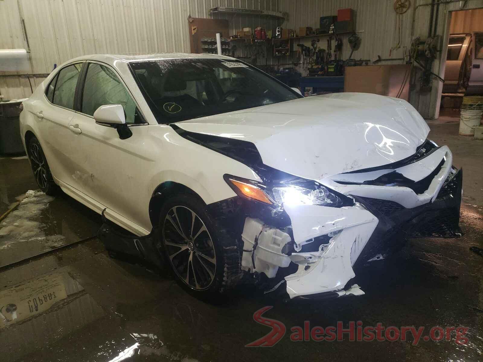 4T1B11HK2JU015946 2018 TOYOTA CAMRY