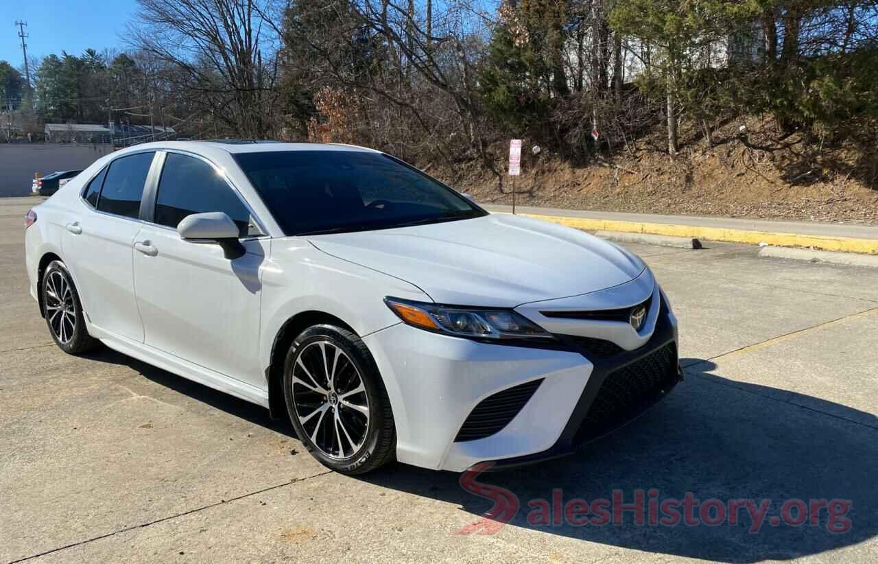 4T1B11HKXJU119701 2018 TOYOTA CAMRY