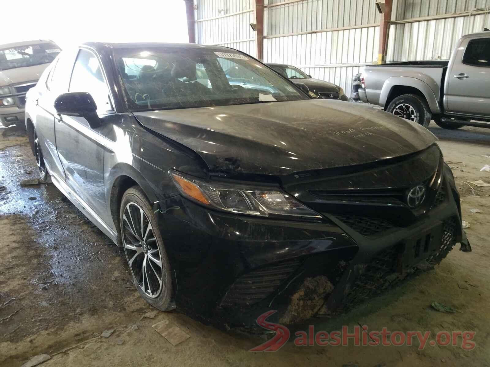 4T1B11HK1JU151632 2018 TOYOTA CAMRY