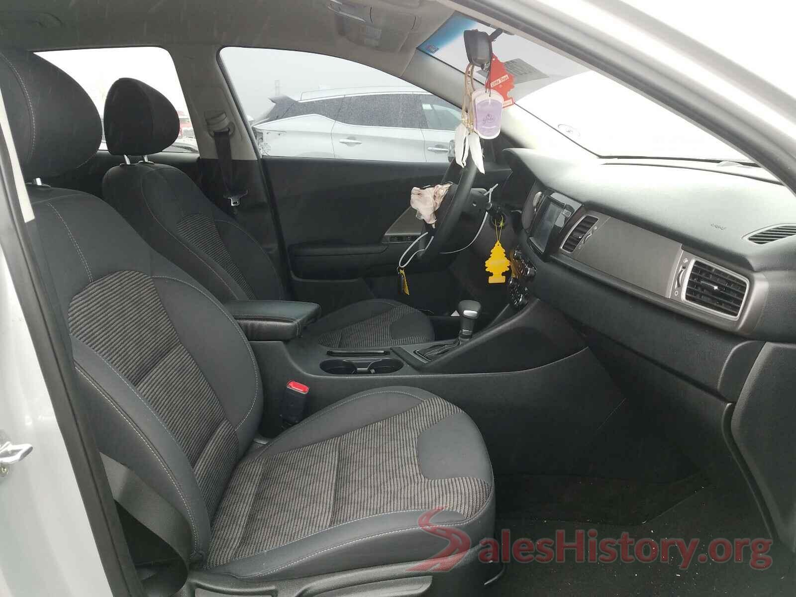 KNDCB3LC8K5217106 2019 KIA NIRO