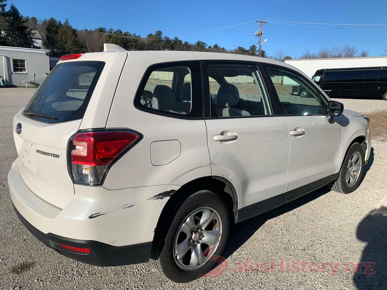 JF2SJAAC1JH564622 2018 SUBARU FORESTER