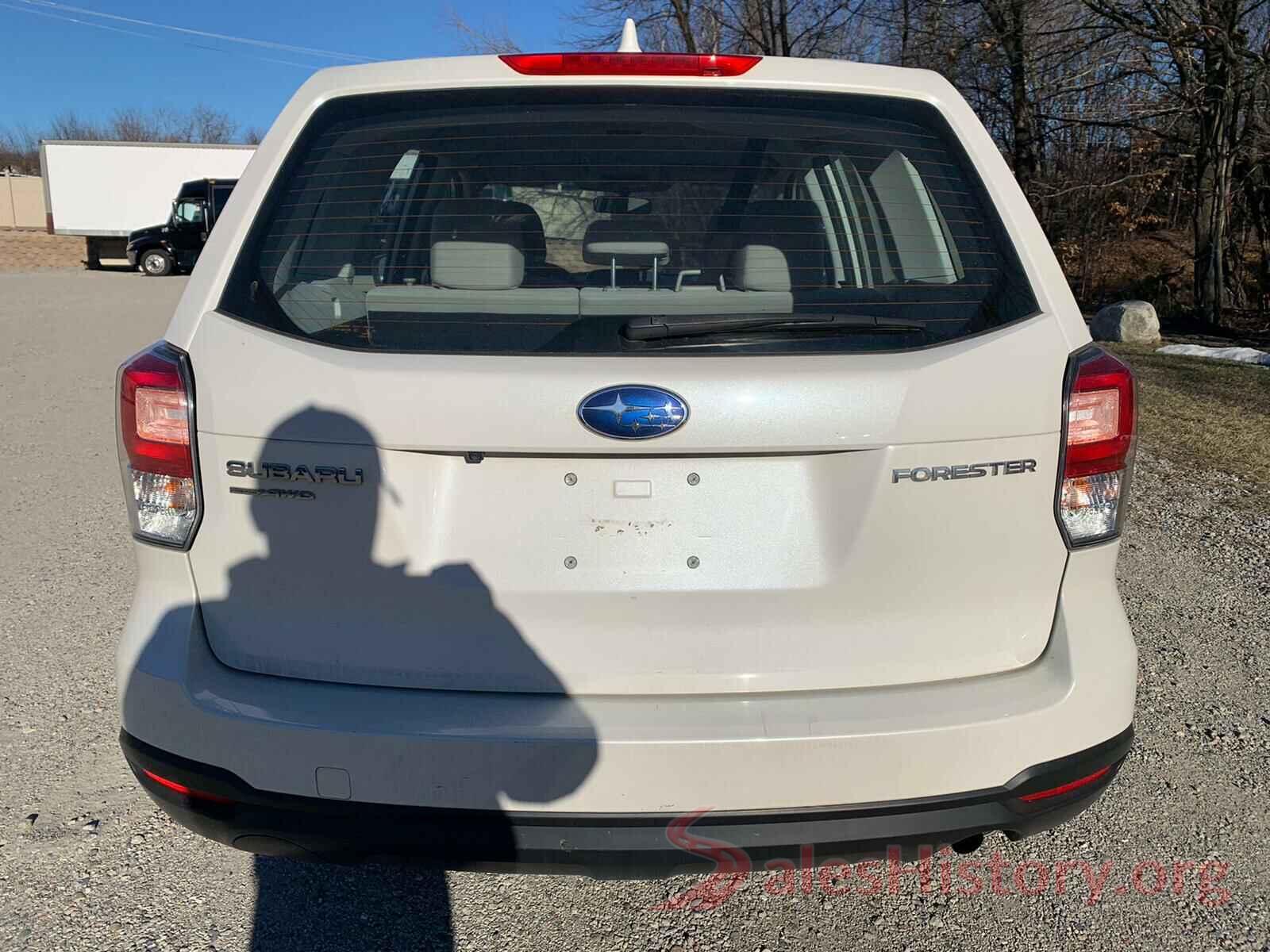 JF2SJAAC1JH564622 2018 SUBARU FORESTER