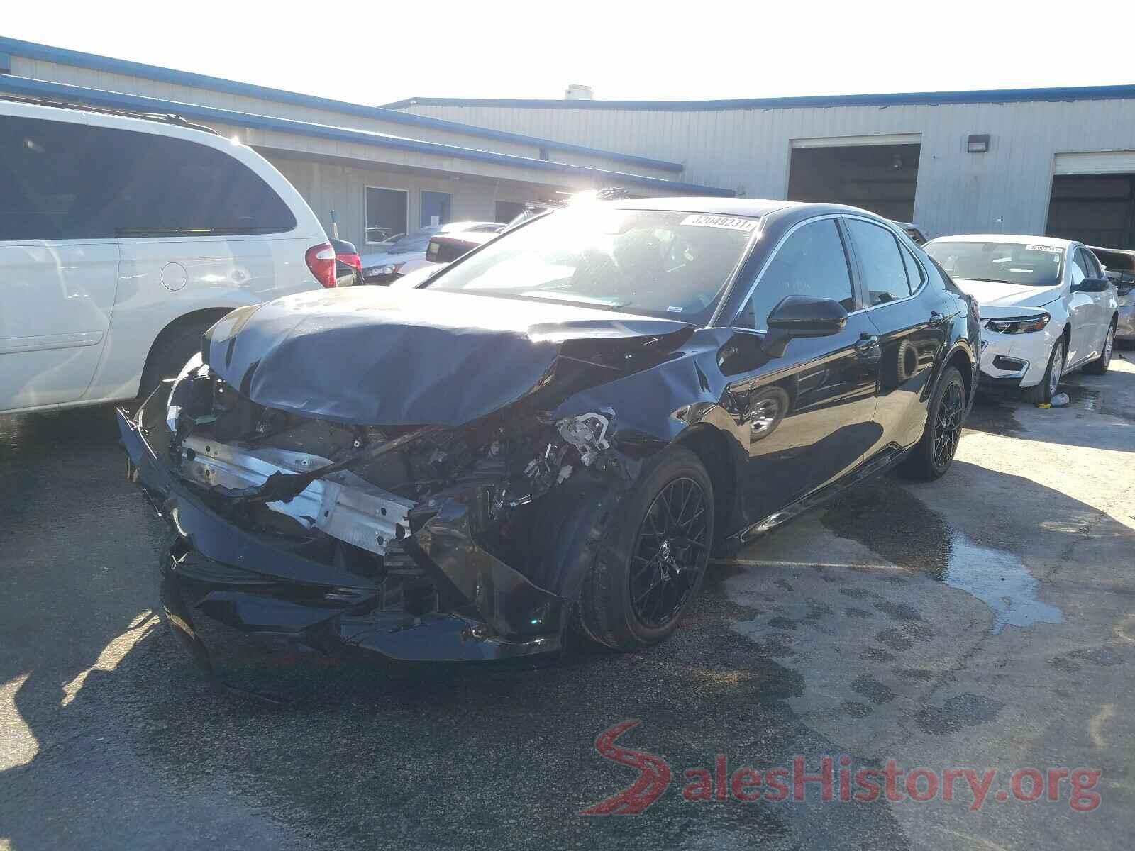 4T1B11HK9JU643728 2018 TOYOTA CAMRY