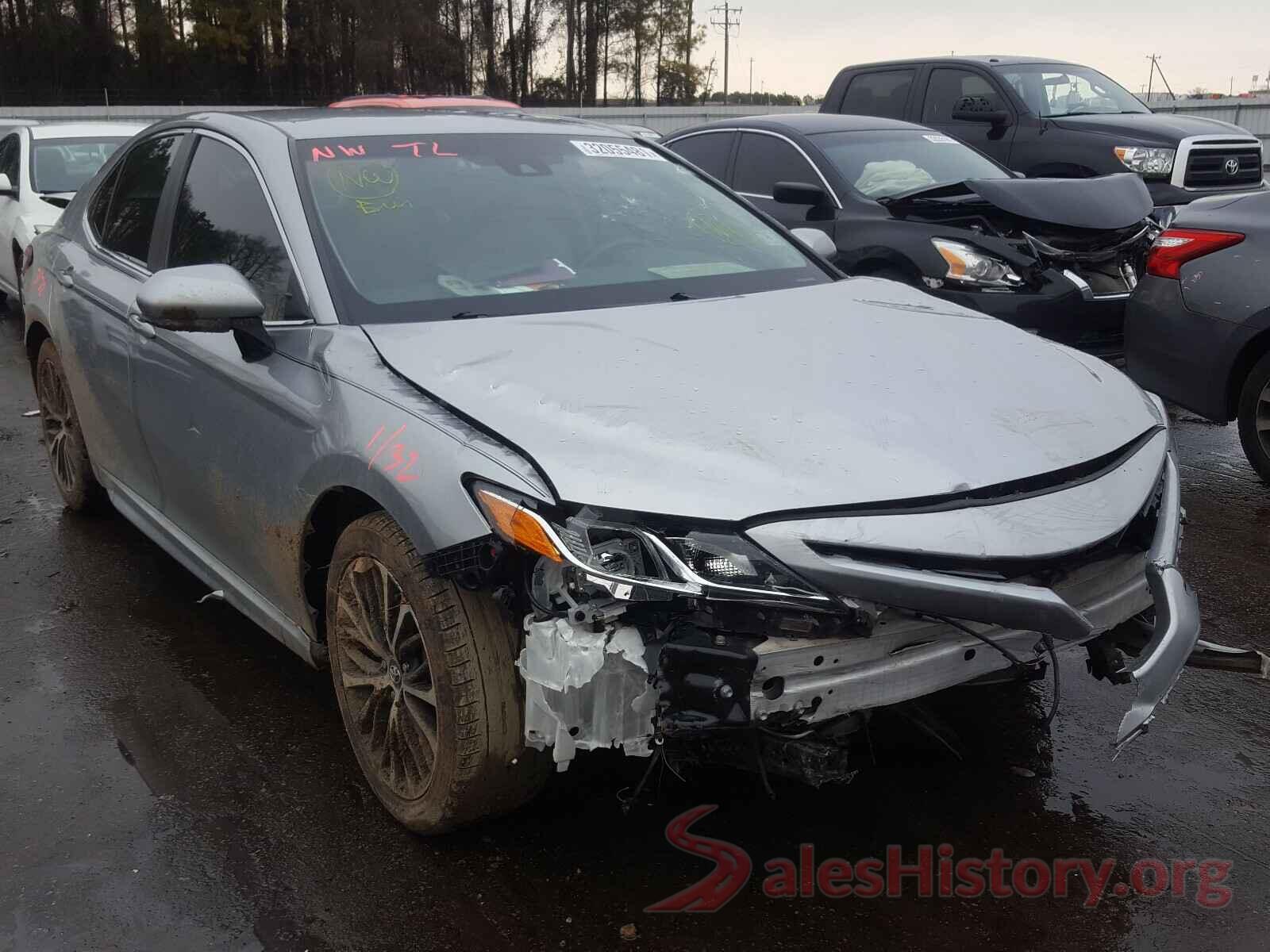 4T1B11HK3JU017303 2018 TOYOTA CAMRY