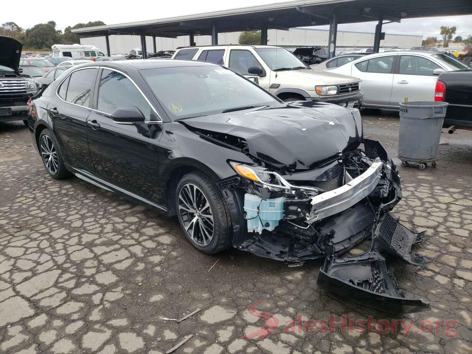 4T1B11HK1JU046637 2018 TOYOTA CAMRY