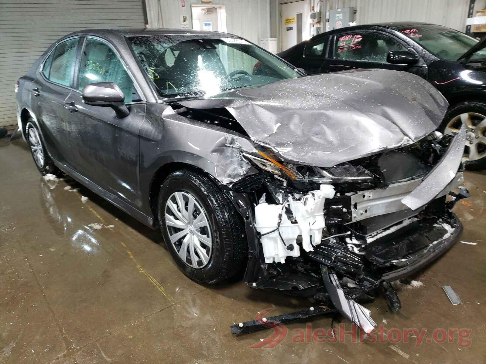 4T1B11HK3JU057946 2018 TOYOTA CAMRY