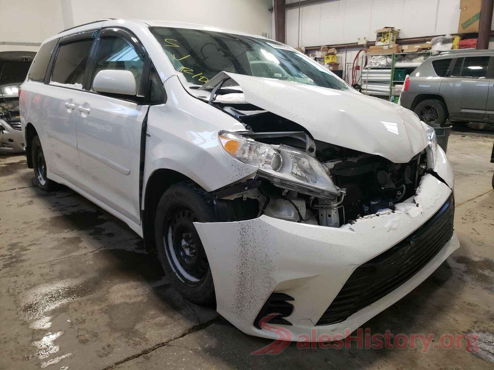 5TDJZ3DC8JS200171 2018 TOYOTA SIENNA