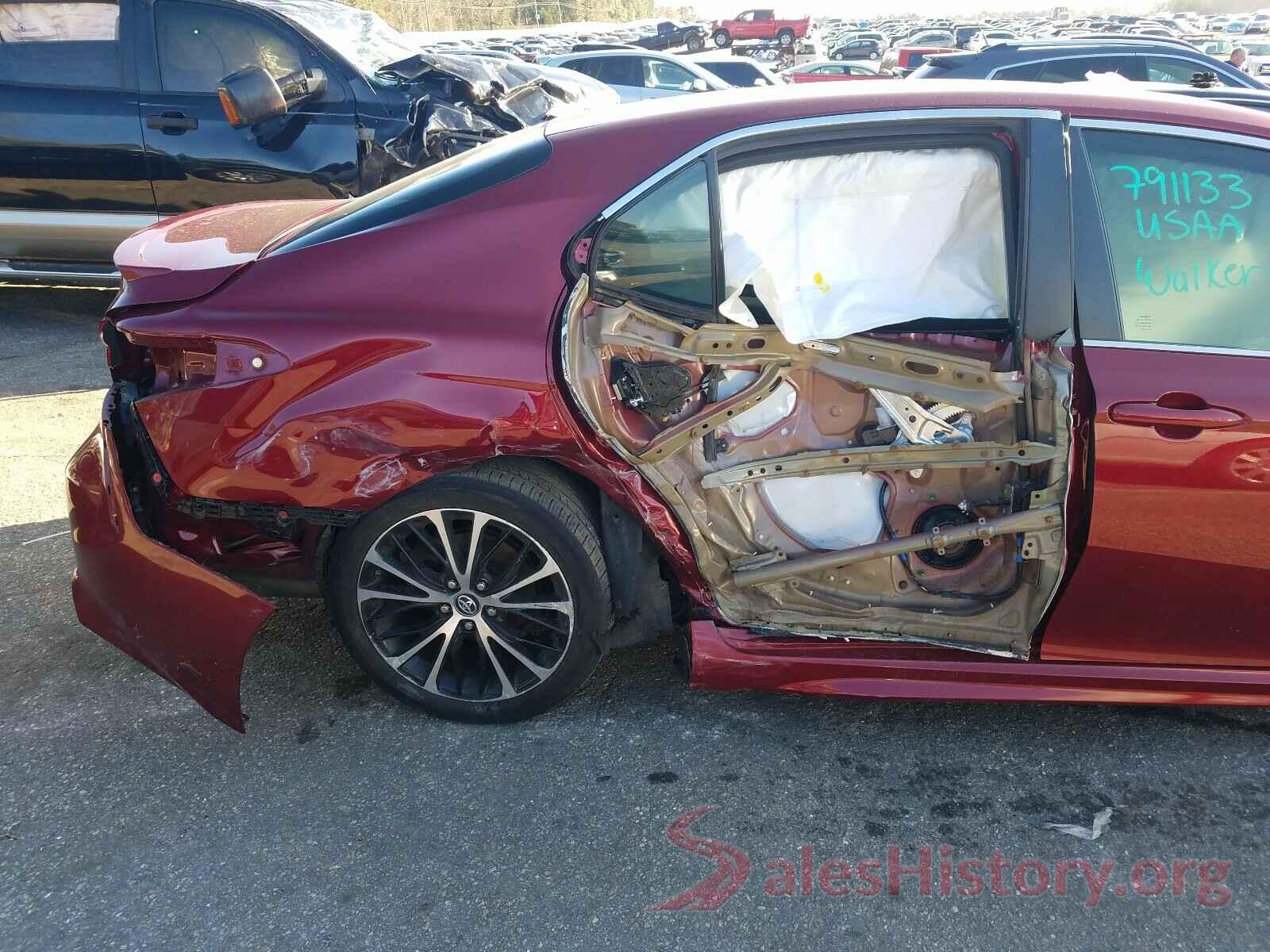 4T1B11HK2JU636720 2018 TOYOTA CAMRY