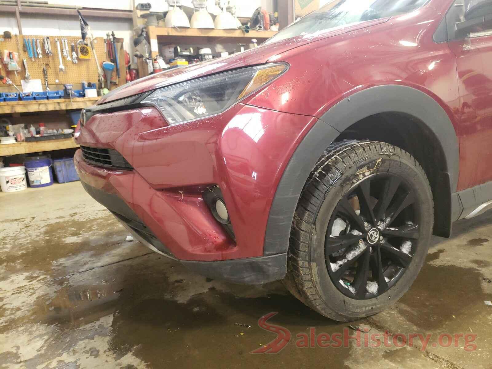 2T3RFREV2JW830216 2018 TOYOTA RAV4