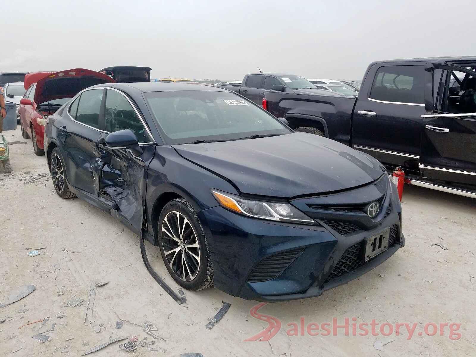 4T1B11HKXJU638215 2018 TOYOTA CAMRY