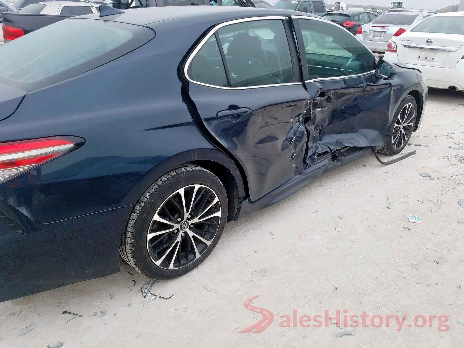 4T1B11HKXJU638215 2018 TOYOTA CAMRY