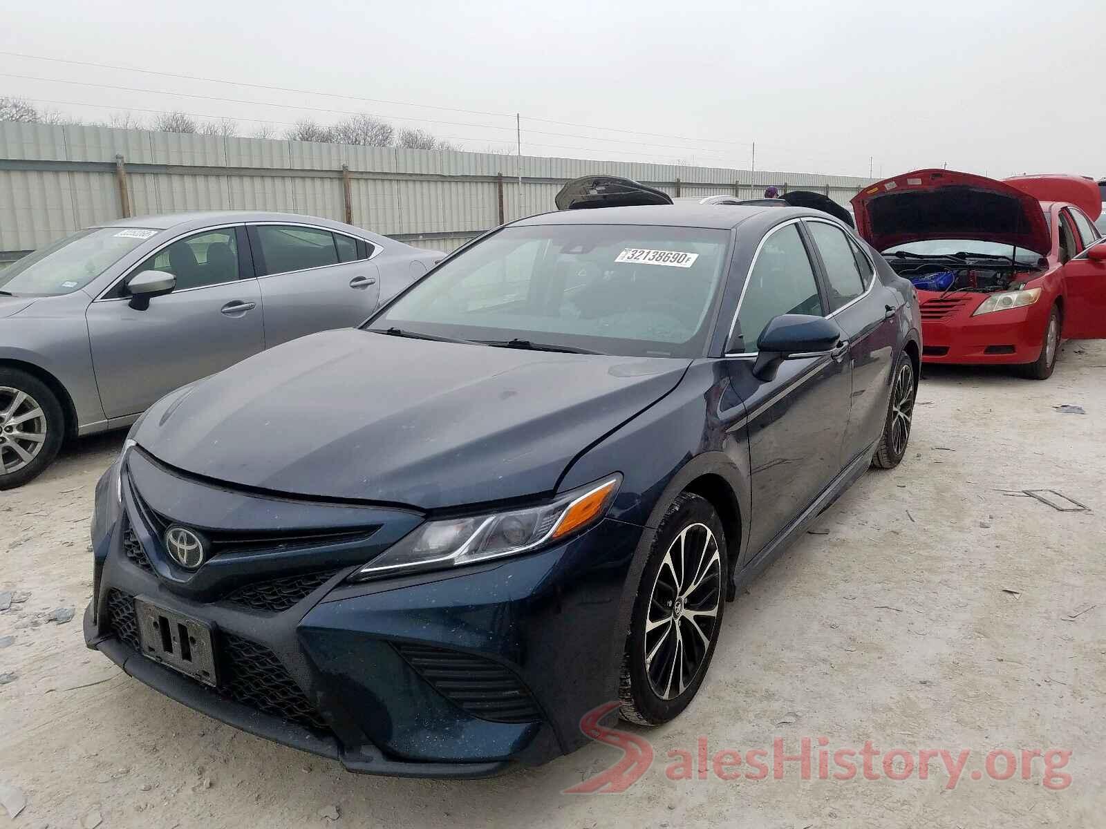 4T1B11HKXJU638215 2018 TOYOTA CAMRY