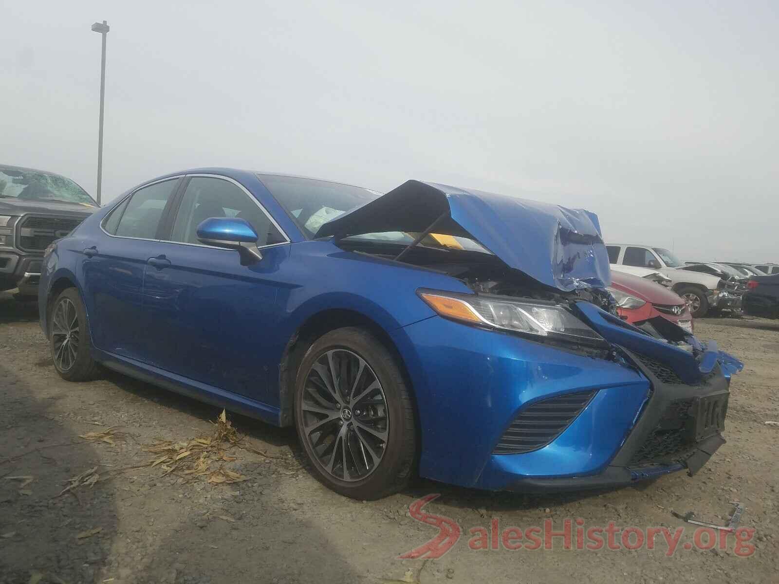 4T1B11HK8JU039913 2018 TOYOTA CAMRY