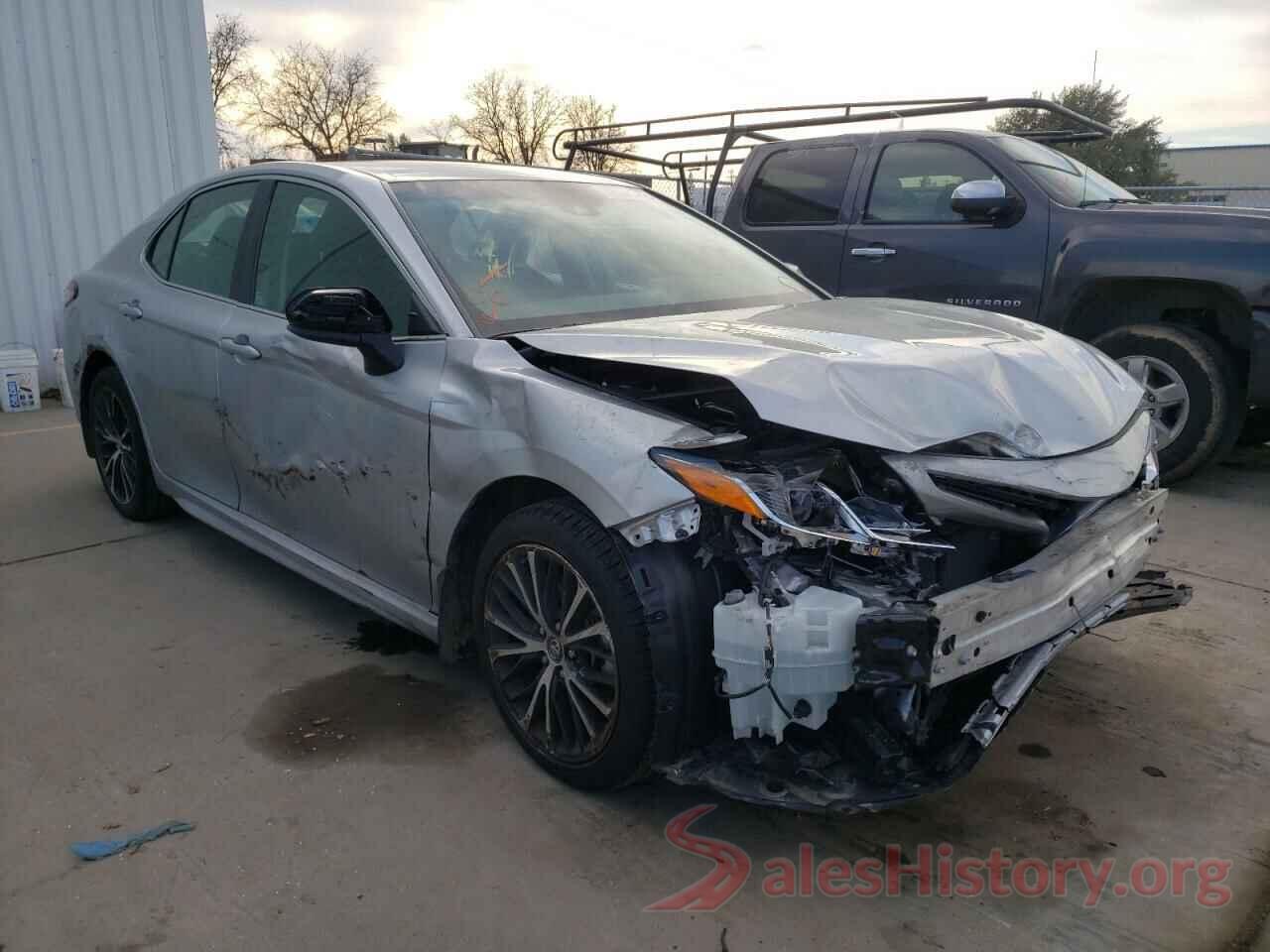 4T1B11HK9JU122668 2018 TOYOTA CAMRY