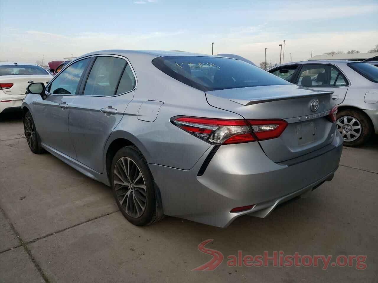 4T1B11HK9JU122668 2018 TOYOTA CAMRY