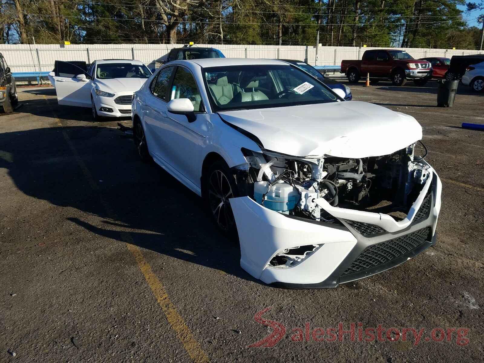 4T1B11HK4JU599220 2018 TOYOTA CAMRY