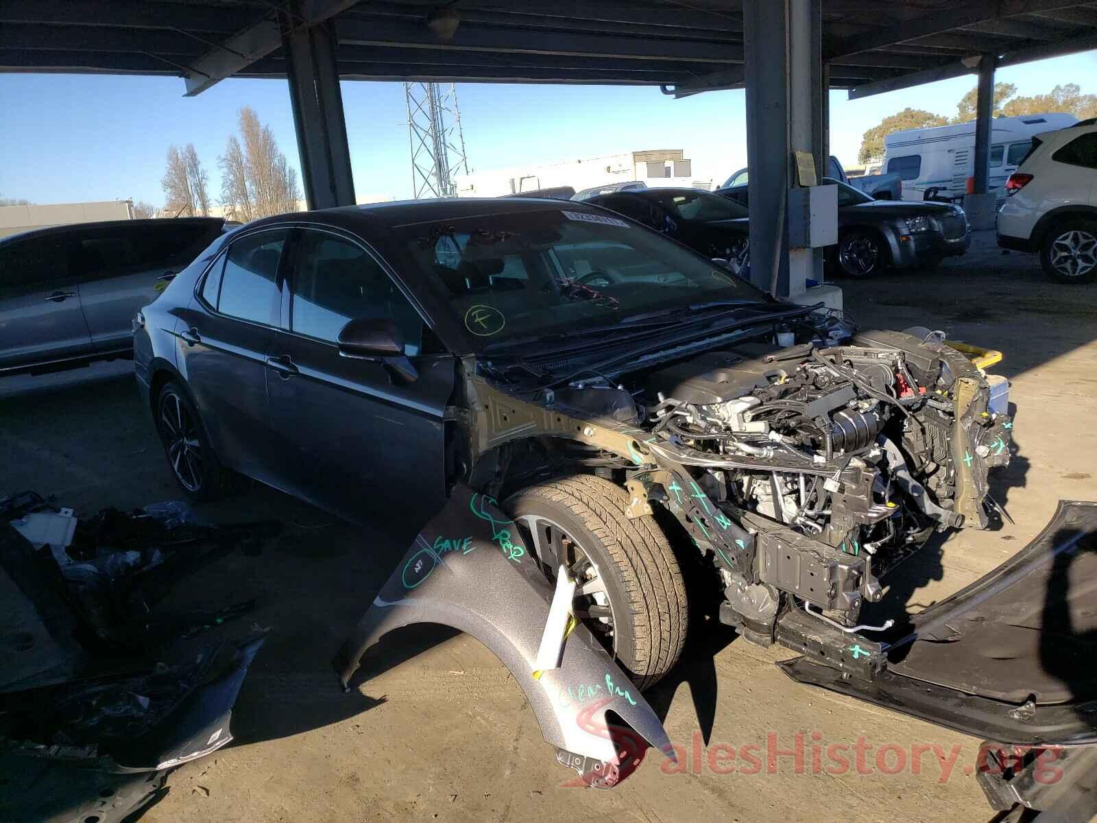 4T1B61HK4JU033592 2018 TOYOTA CAMRY