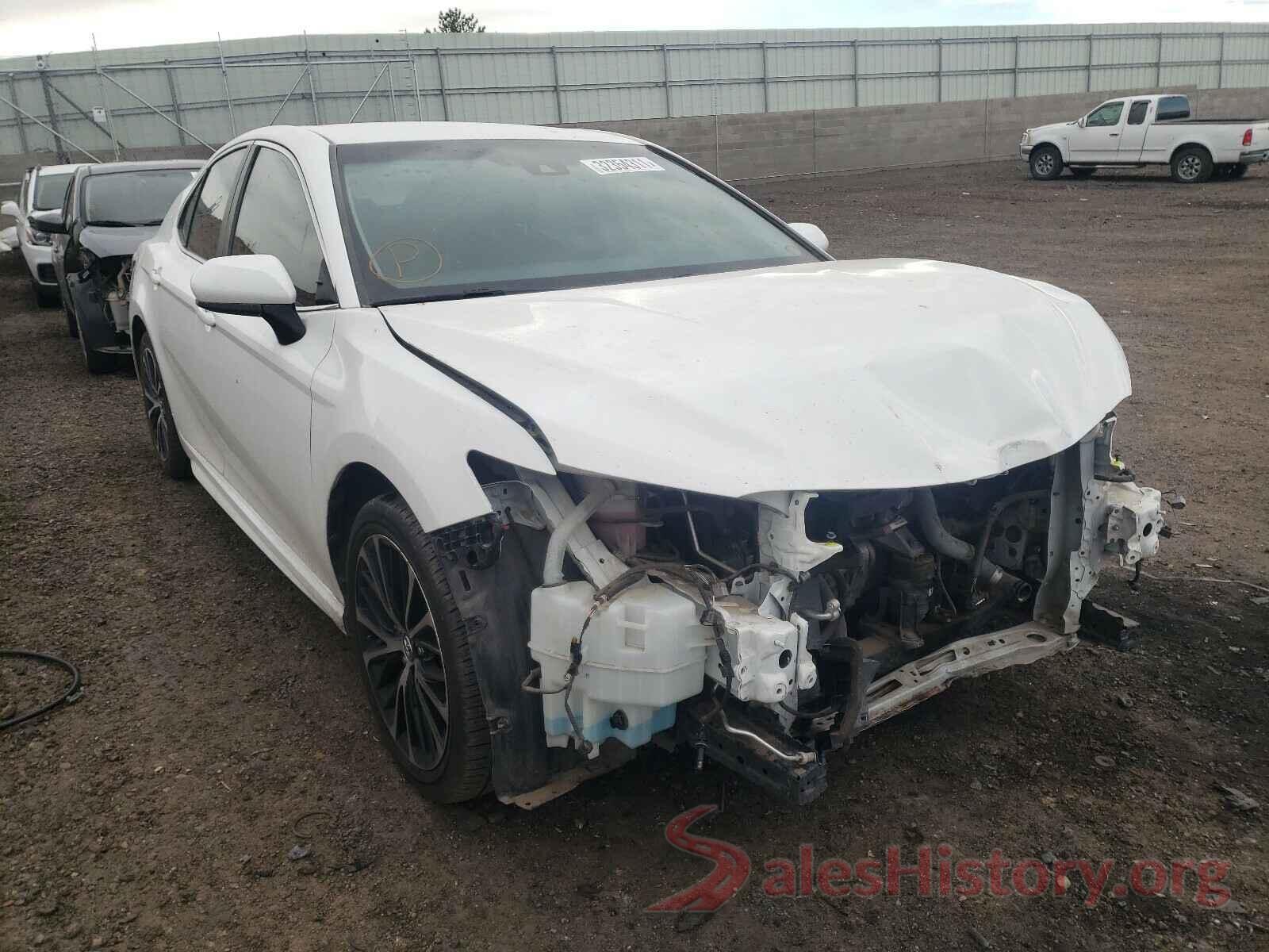 4T1B11HK8JU106672 2018 TOYOTA CAMRY