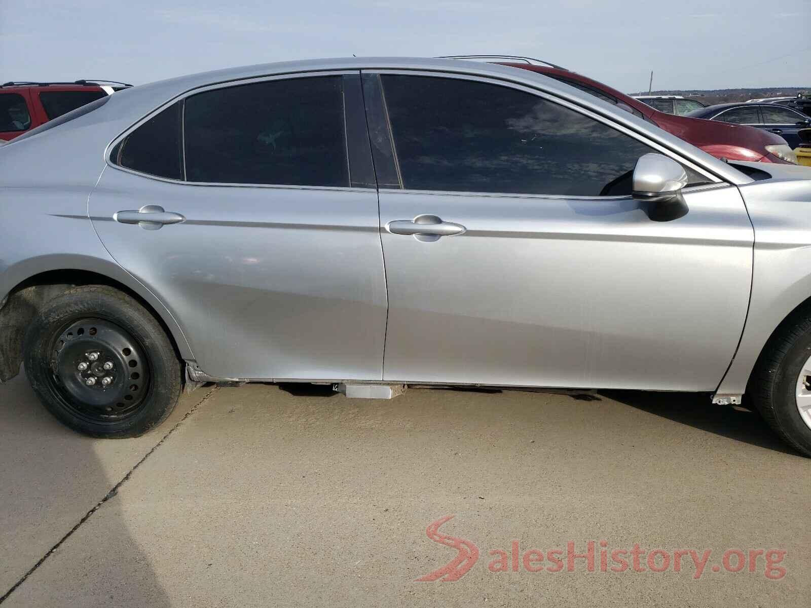 4T1B11HK2JU634806 2018 TOYOTA CAMRY