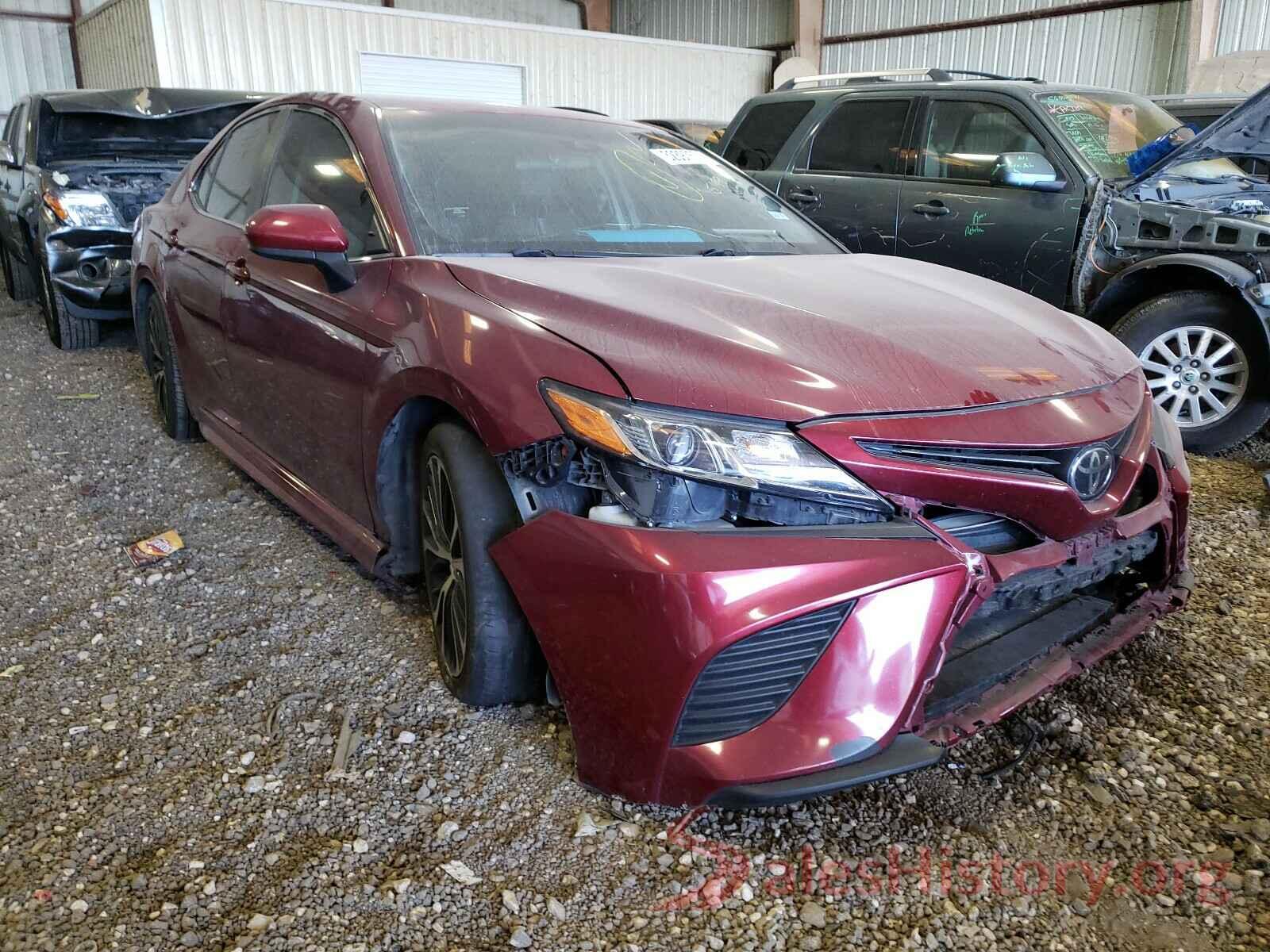 4T1B11HK2JU517906 2018 TOYOTA CAMRY