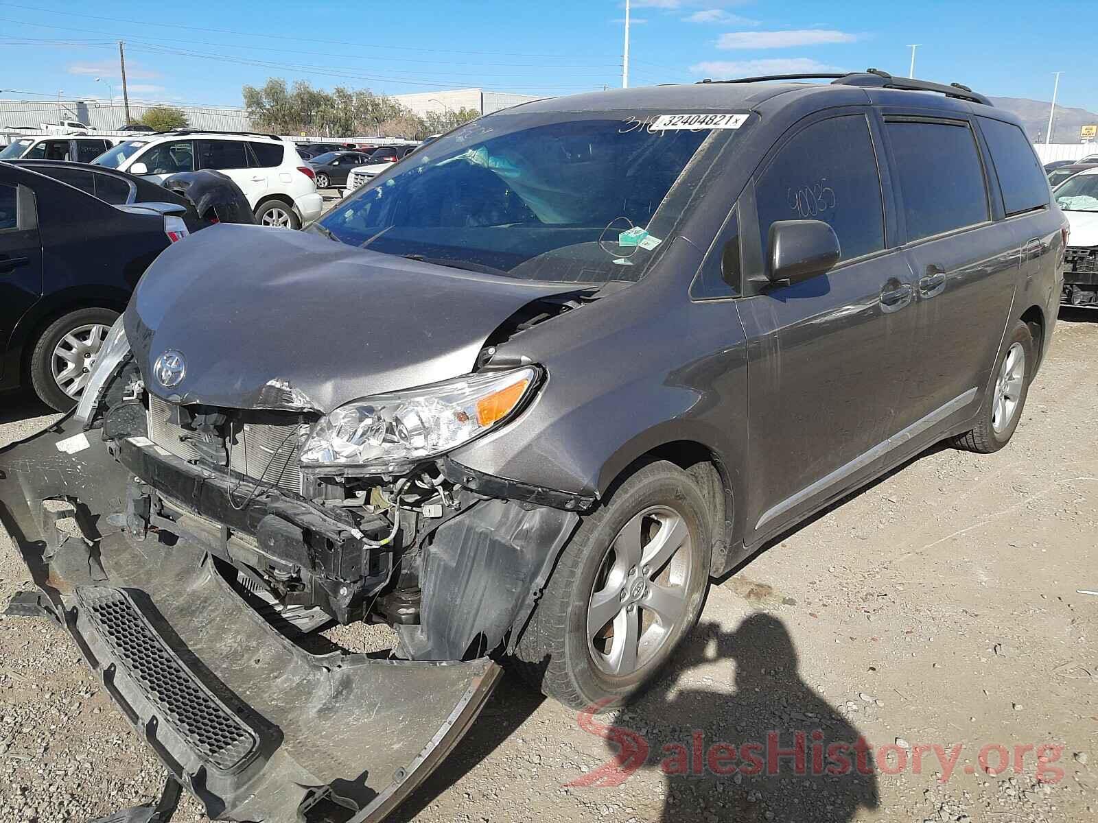 5TDKZ3DCXHS780408 2017 TOYOTA SIENNA