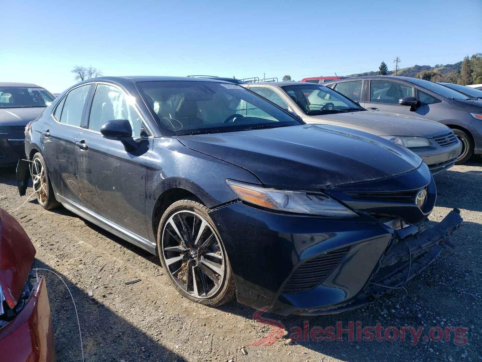 4T1B61HK0JU572775 2018 TOYOTA CAMRY