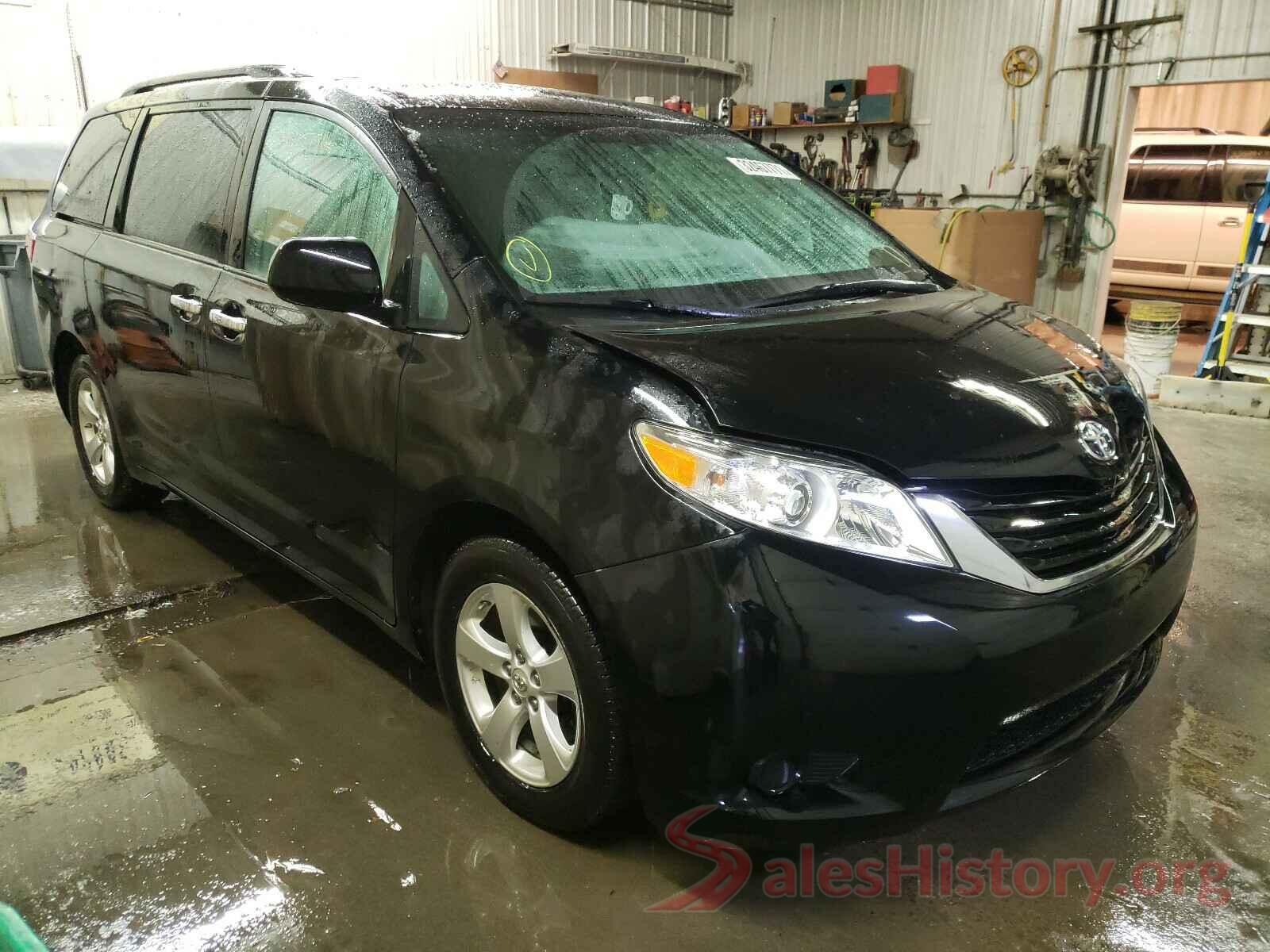 5TDKZ3DC3HS784851 2017 TOYOTA SIENNA