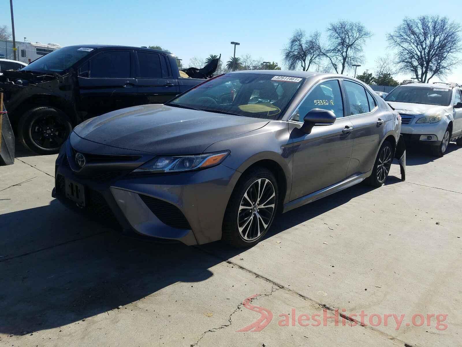 4T1B11HK3JU076965 2018 TOYOTA CAMRY