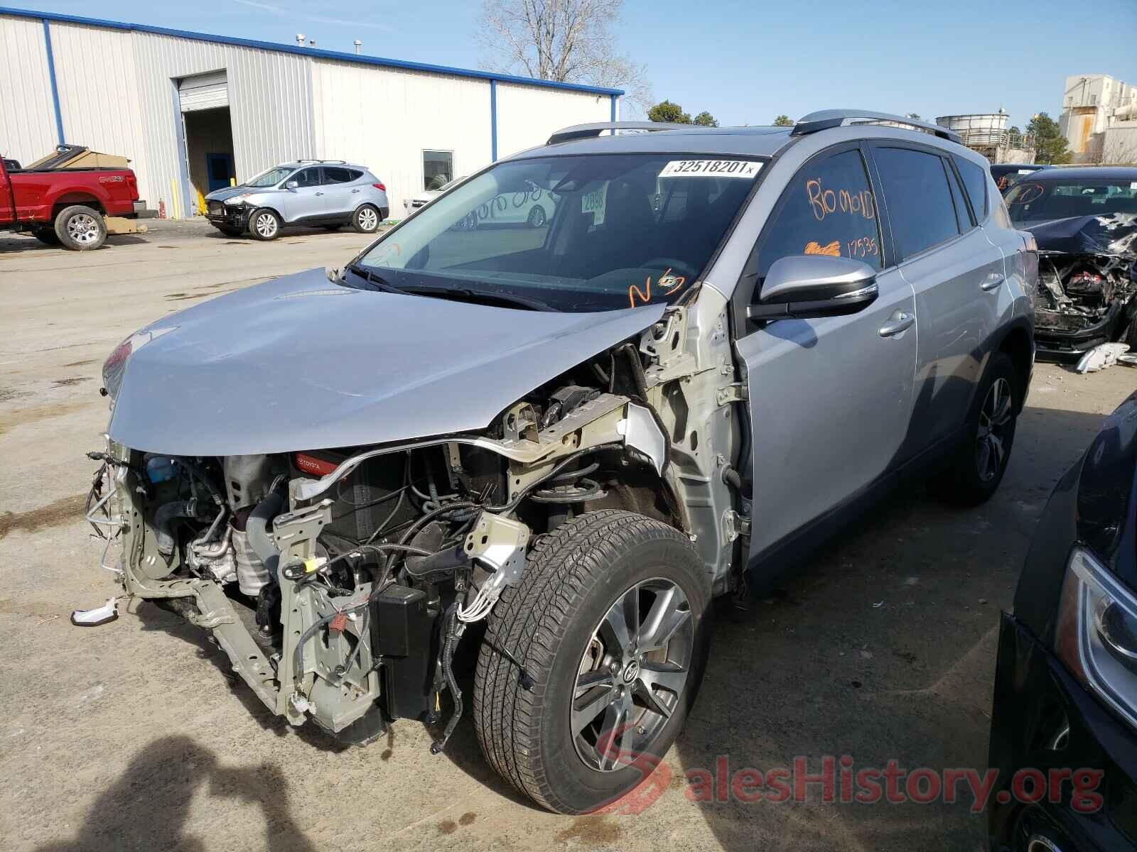 2T3RFREVXJW713001 2018 TOYOTA RAV4