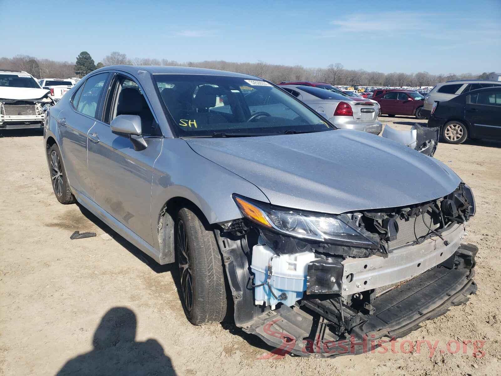 4T1B11HK9JU097383 2018 TOYOTA CAMRY