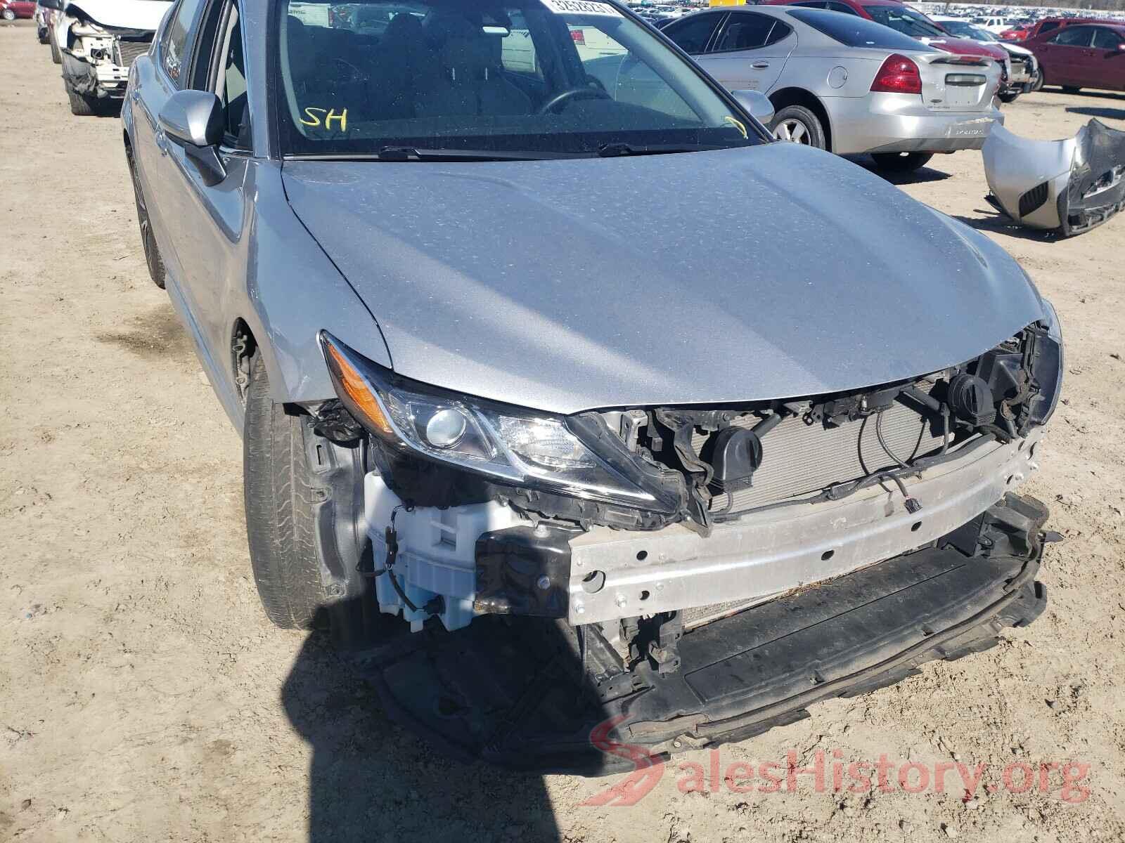 4T1B11HK9JU097383 2018 TOYOTA CAMRY