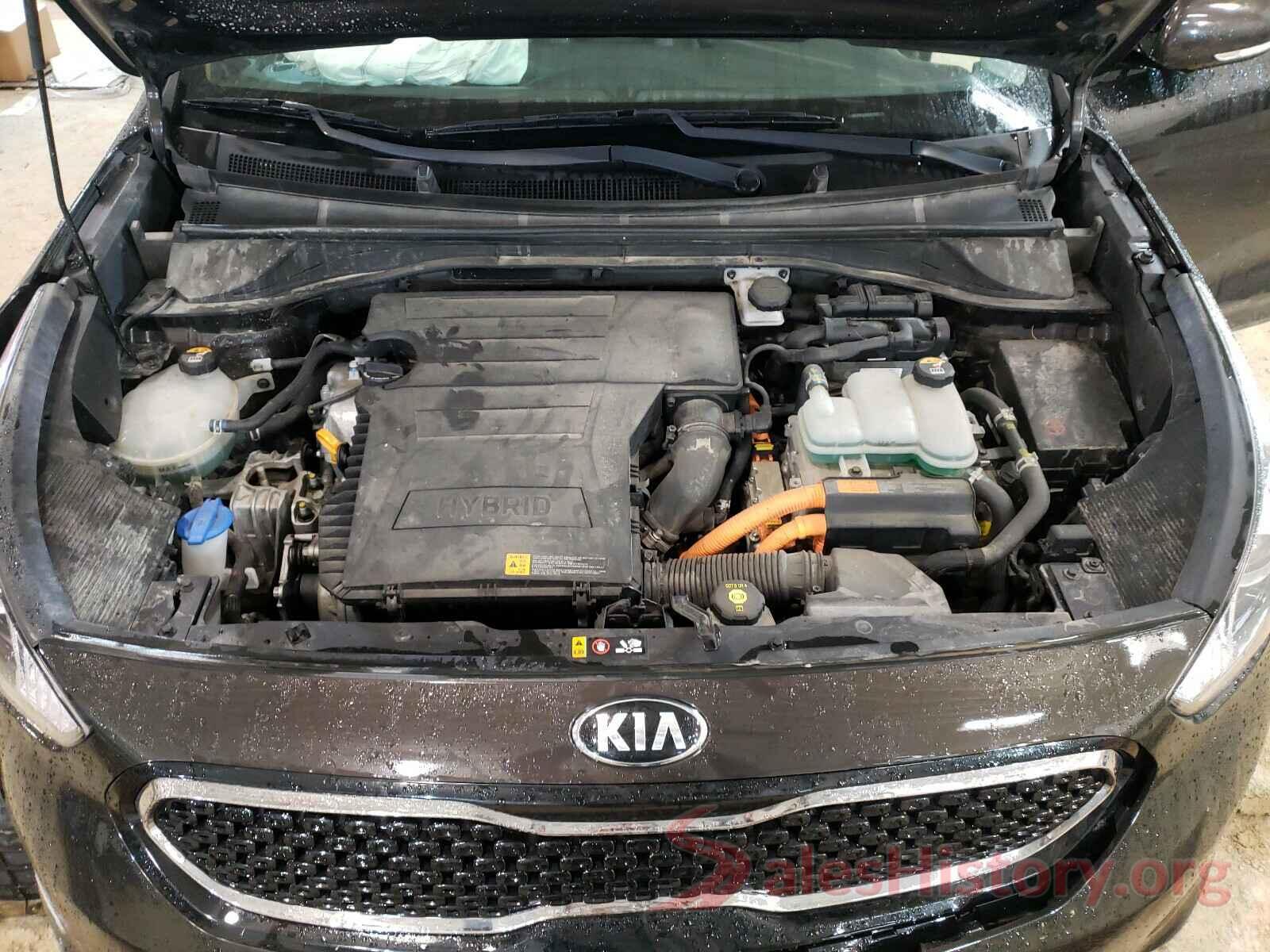 KNDCE3LC1J5131058 2018 KIA NIRO