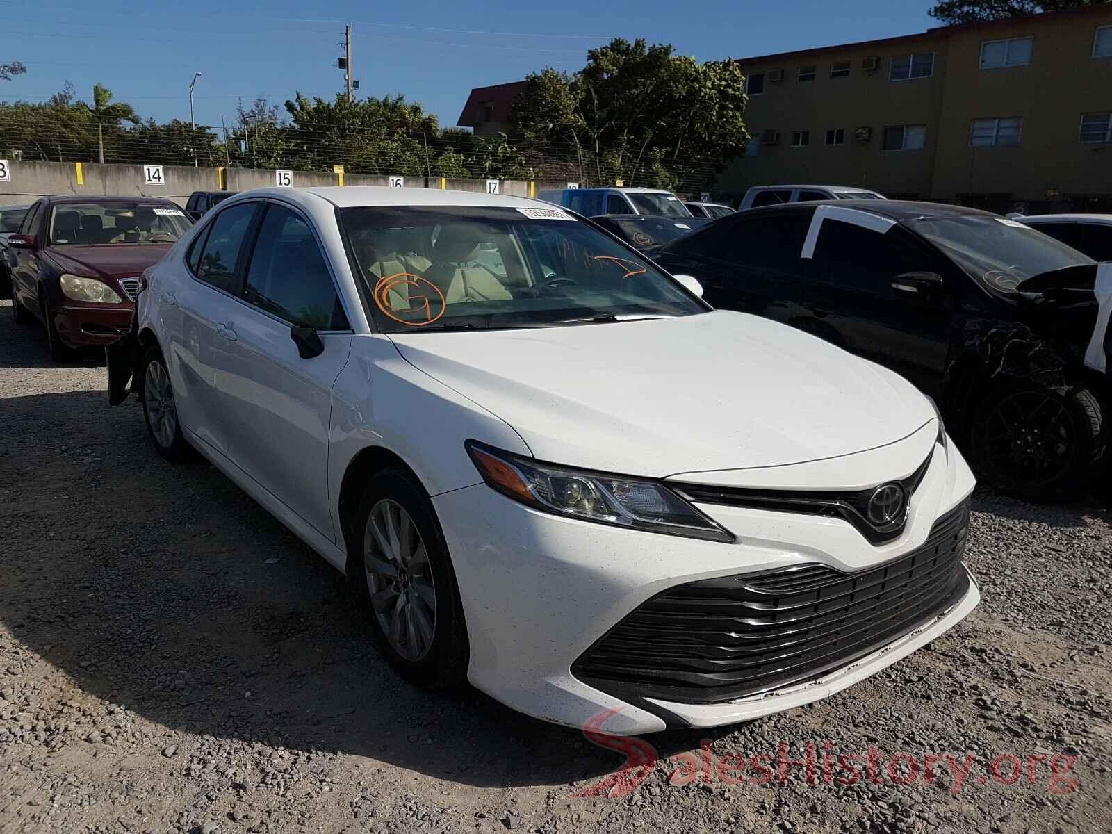 4T1B11HK9JU560087 2018 TOYOTA CAMRY