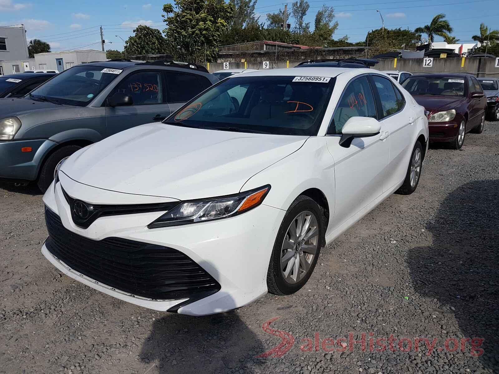 4T1B11HK9JU560087 2018 TOYOTA CAMRY