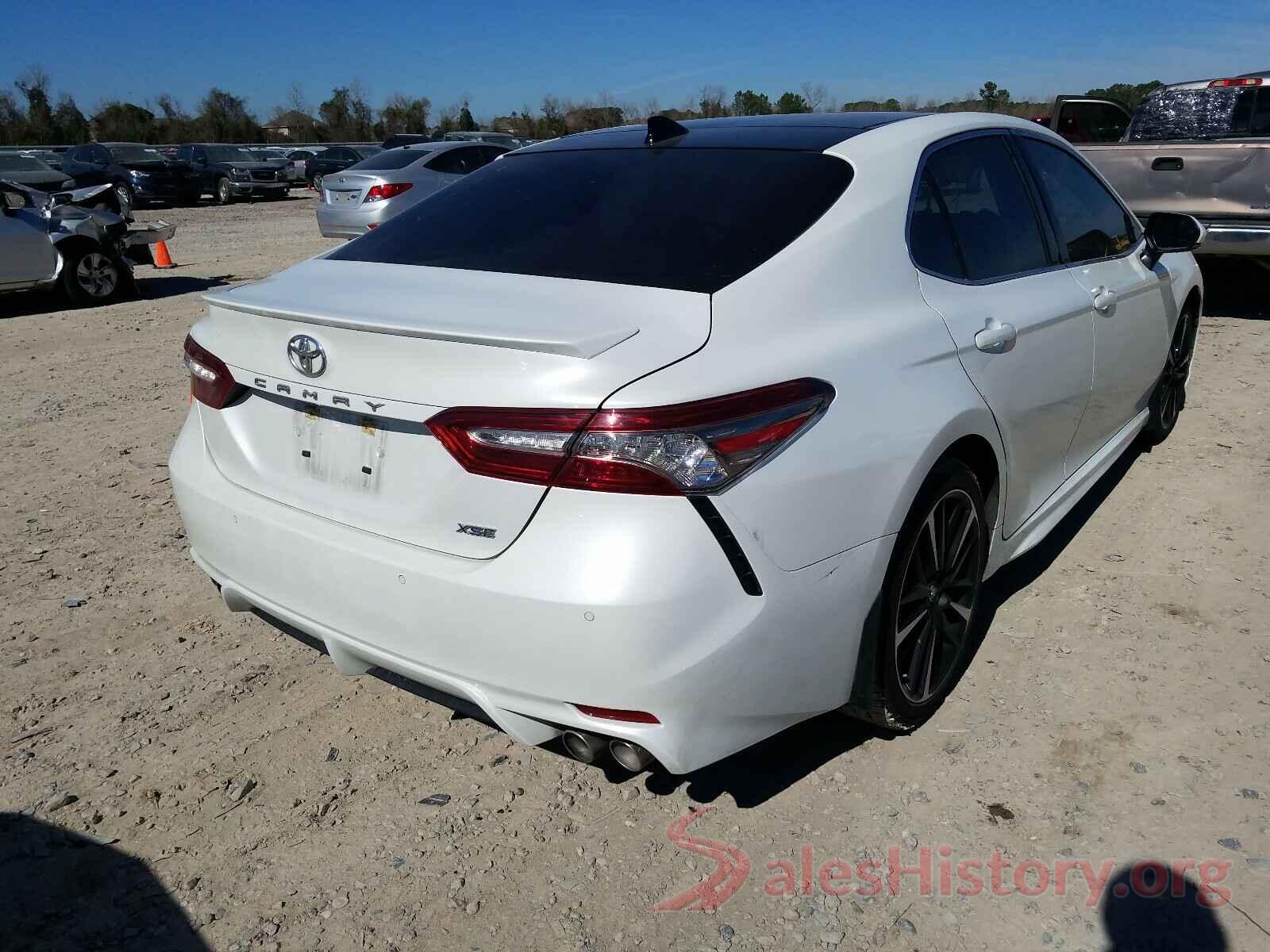 4T1B61HK0JU677638 2018 TOYOTA CAMRY