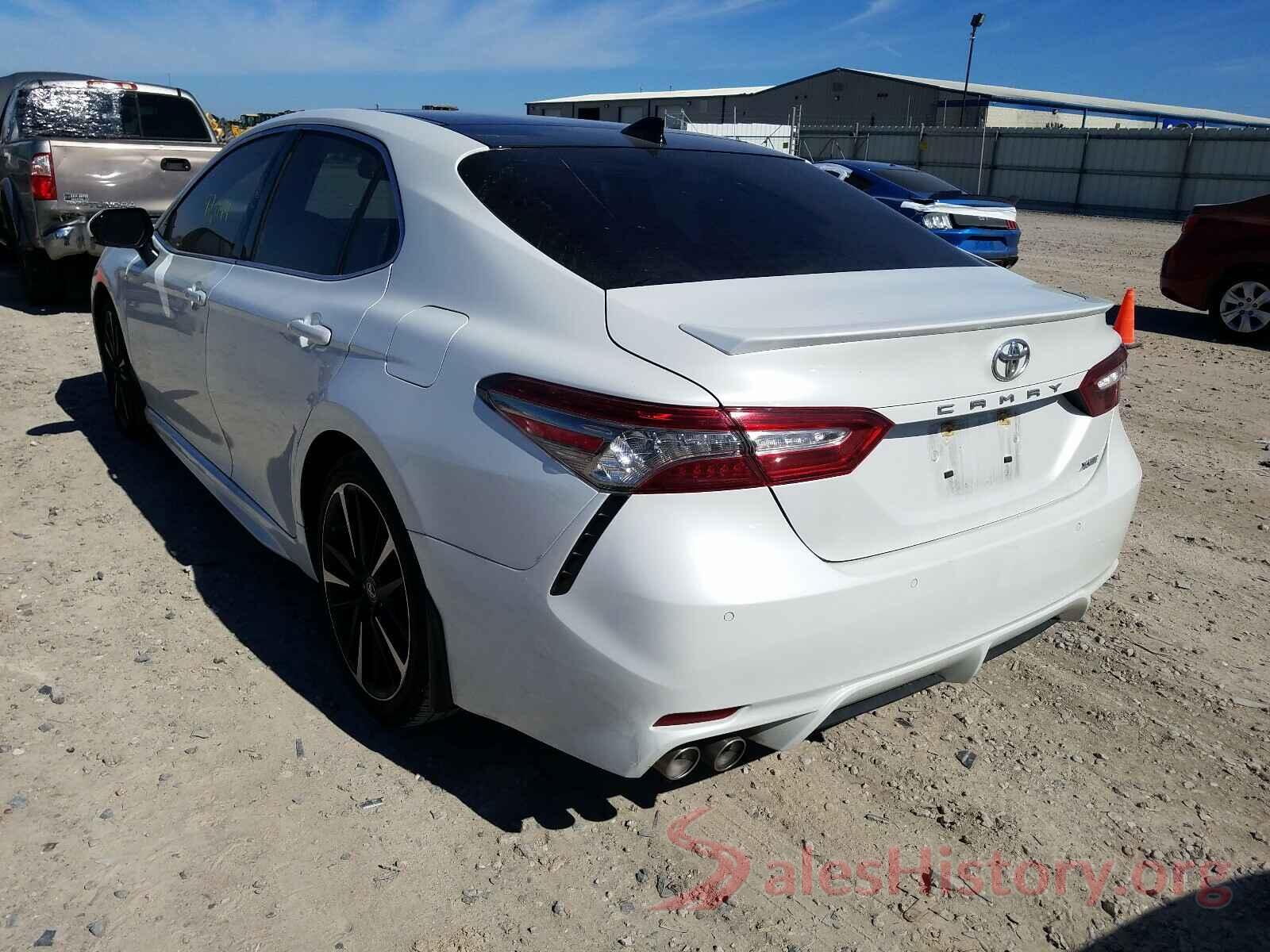 4T1B61HK0JU677638 2018 TOYOTA CAMRY